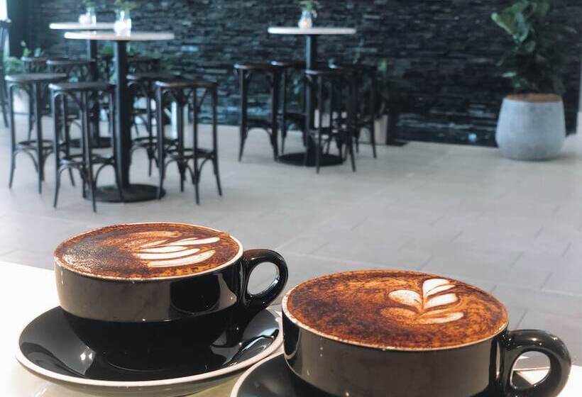 Отель Pelican Waters Golf Resort