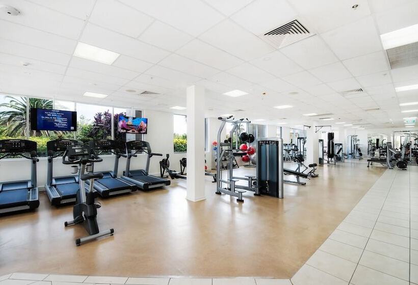 Отель Pelican Waters Golf Resort