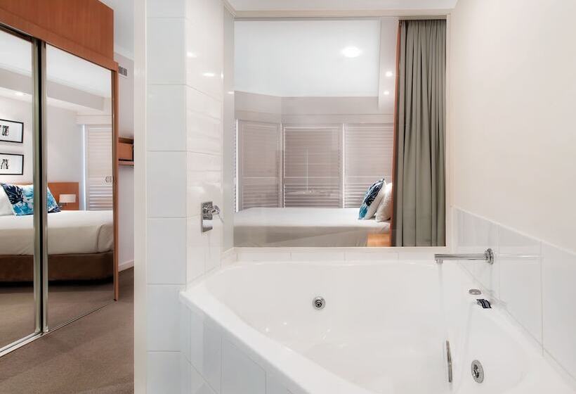 Отель Pelican Waters Golf Resort