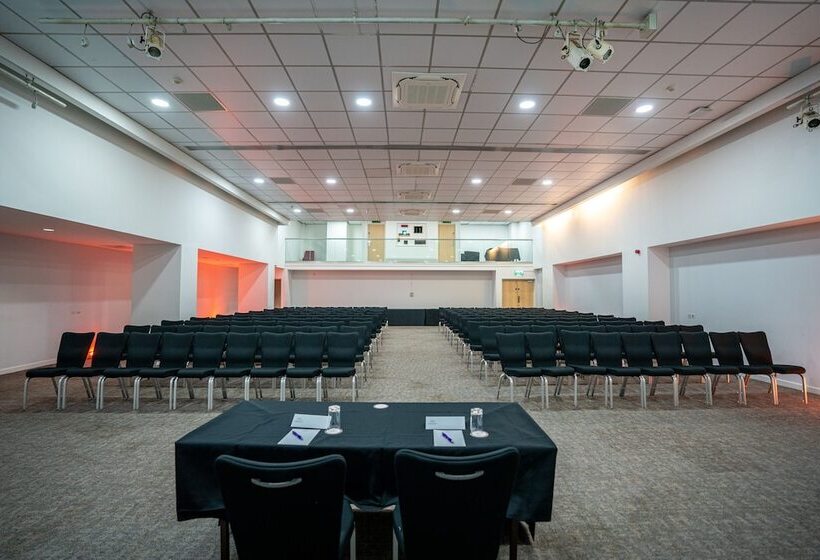 בית מלון כפרי Pendulum