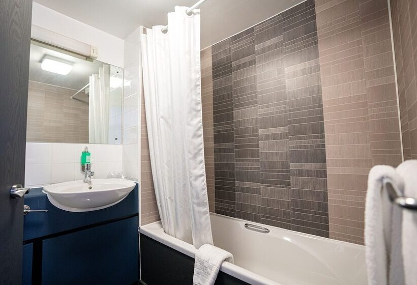 בית מלון כפרי Pendulum