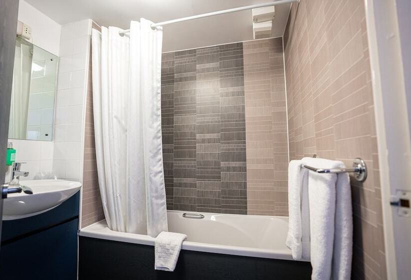 בית מלון כפרי Pendulum