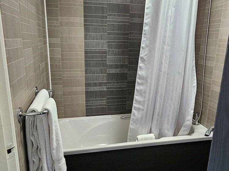 בית מלון כפרי Pendulum