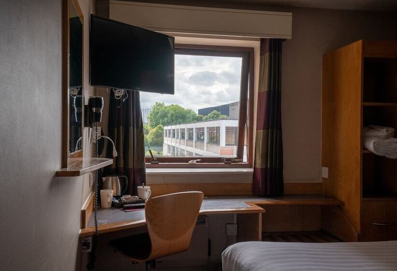 בית מלון כפרי Pendulum