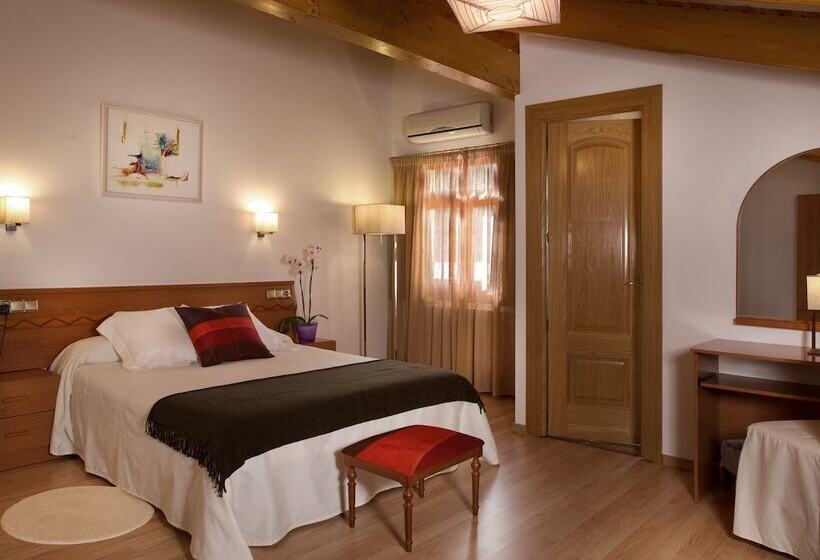 Отель Porta D'Alella