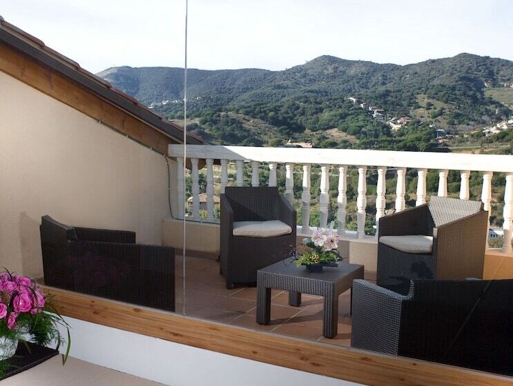 Отель Porta D'Alella