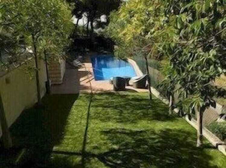 Отель Porta D'Alella