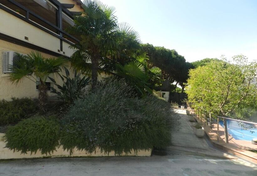 Отель Porta D'Alella