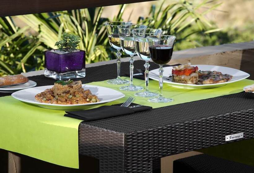 Отель Porta D'Alella