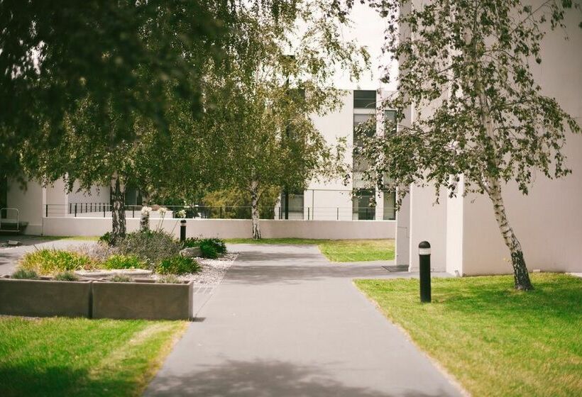 בית מלון כפרי Quest Flemington