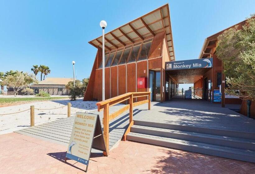 هتل Rac Monkey Mia Dolphin Resort