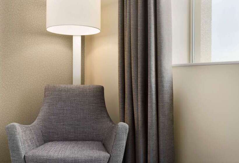 Ramada Hotel & Suites By Wyndham Coventry