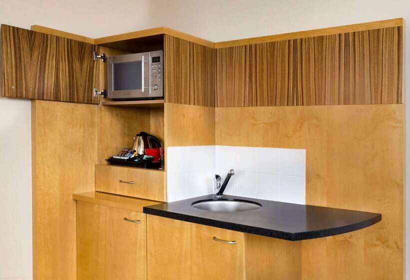 Ramada Hotel & Suites By Wyndham Coventry