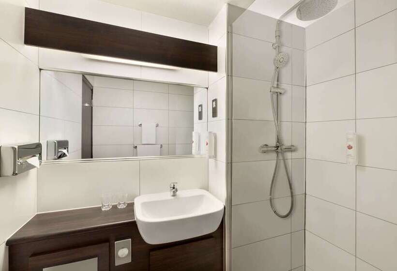 فندق Ramada Bristol West