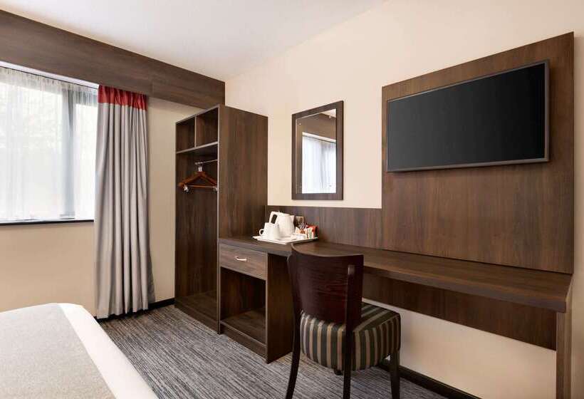 فندق Ramada Bristol West