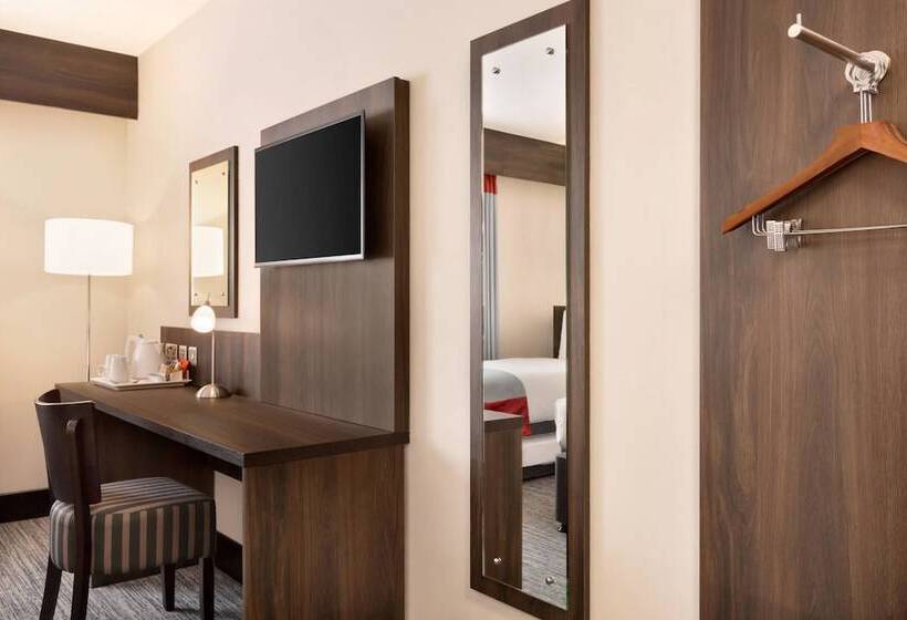 בית מלון כפרי Ramada Bristol West