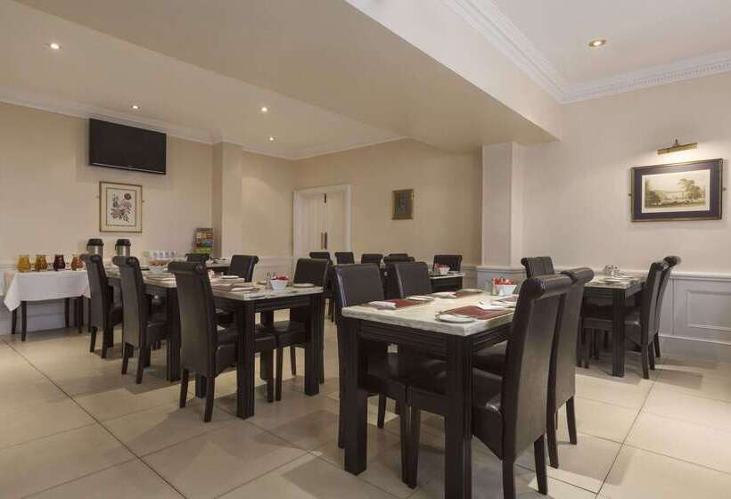 Отель Ramada By Wyndham Crawley Gatwick