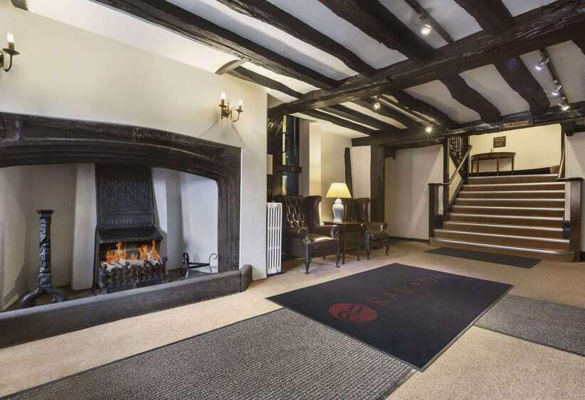 Отель Ramada By Wyndham Crawley Gatwick