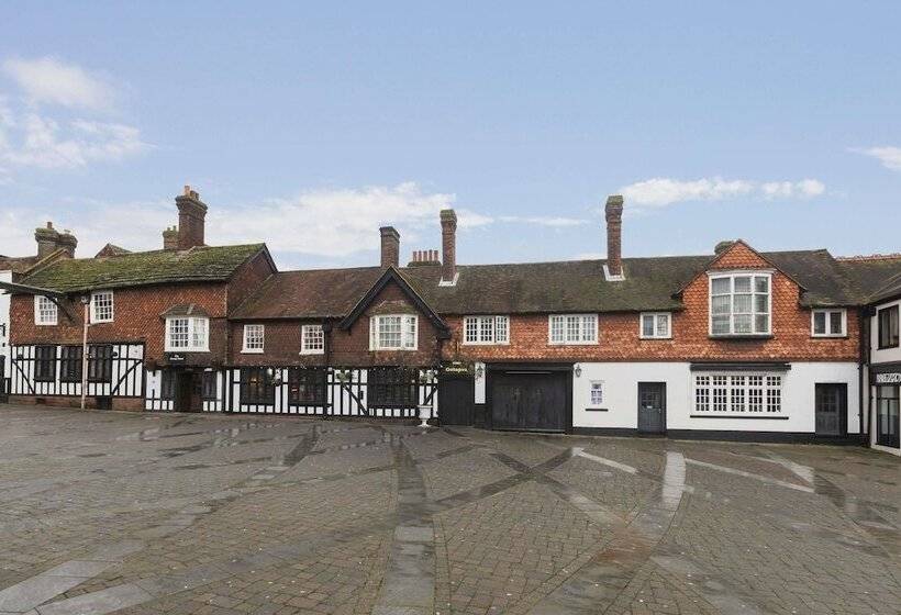 Отель Ramada By Wyndham Crawley Gatwick