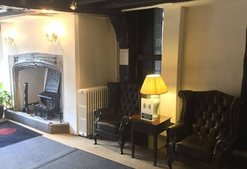 Отель Ramada By Wyndham Crawley Gatwick