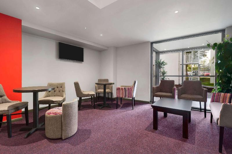 בית מלון כפרי Ramada London South Mimms