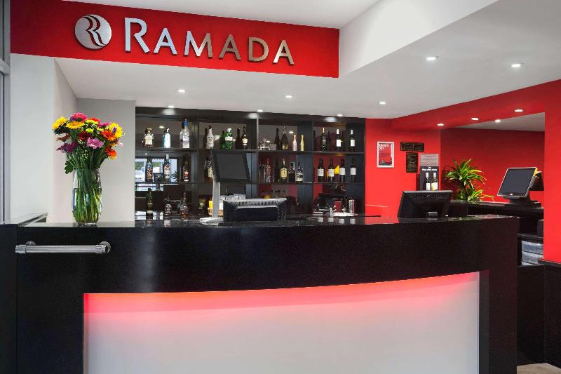 בית מלון כפרי Ramada London South Mimms