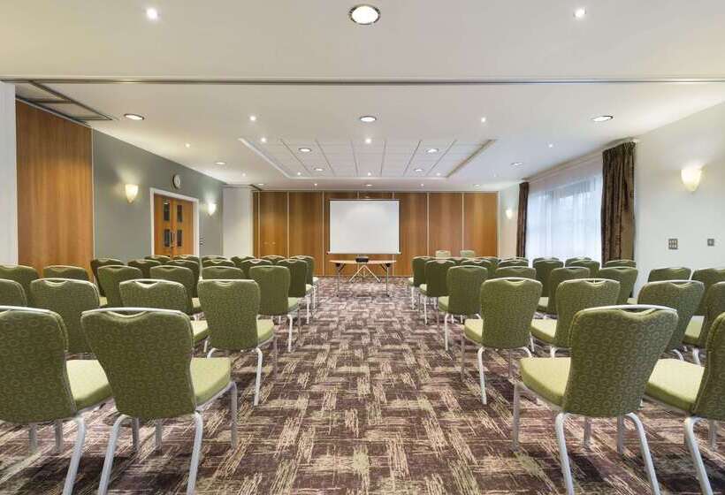 فندق Ramada Plaza Wrexham