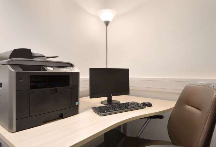 فندق Ramada Plaza Wrexham