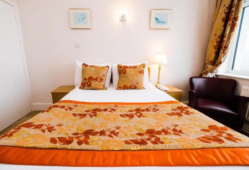 Отель Raven Hall