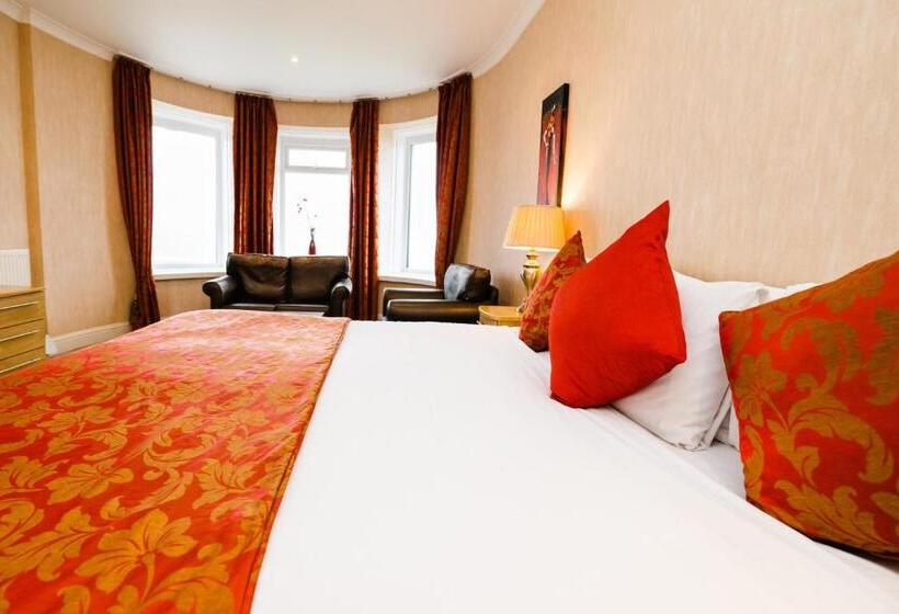 Отель Raven Hall