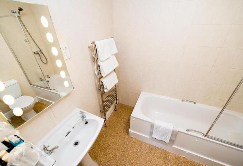 Отель Raven Hall