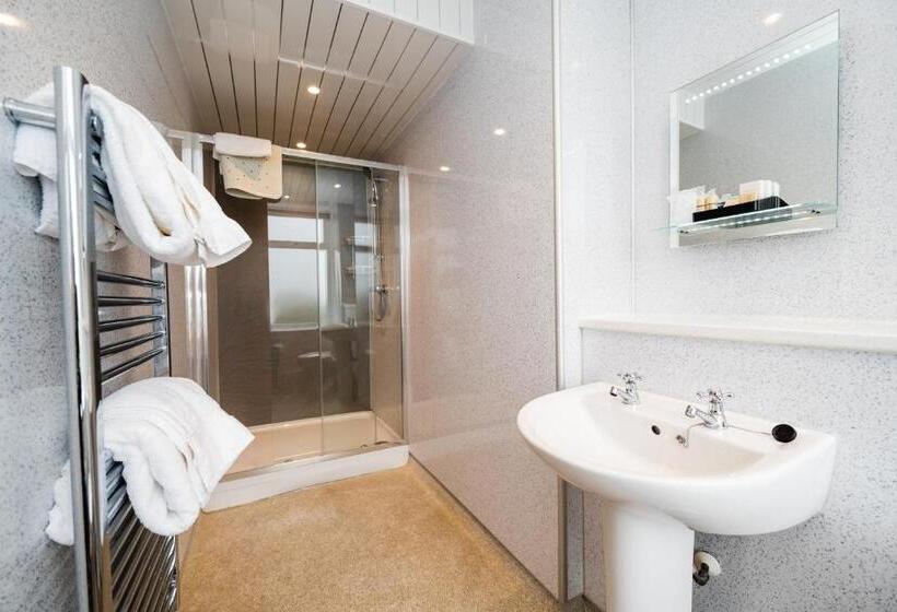 Отель Raven Hall