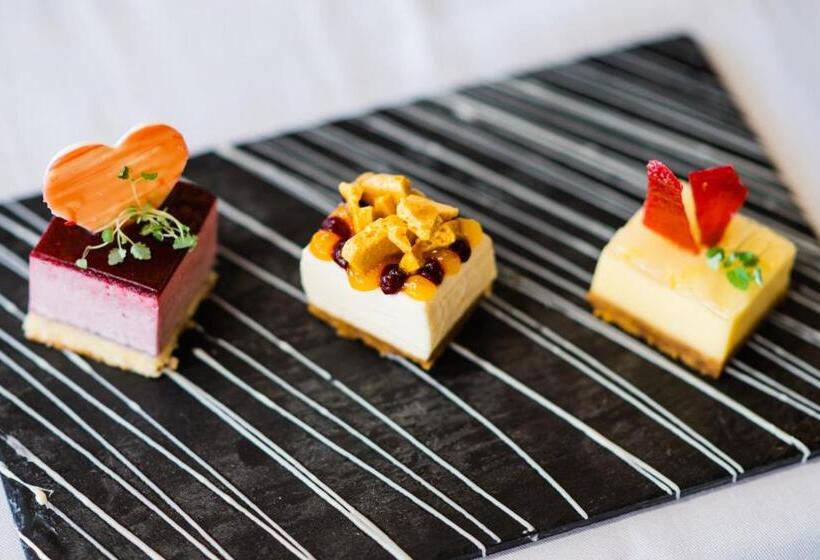 Отель Raven Hall