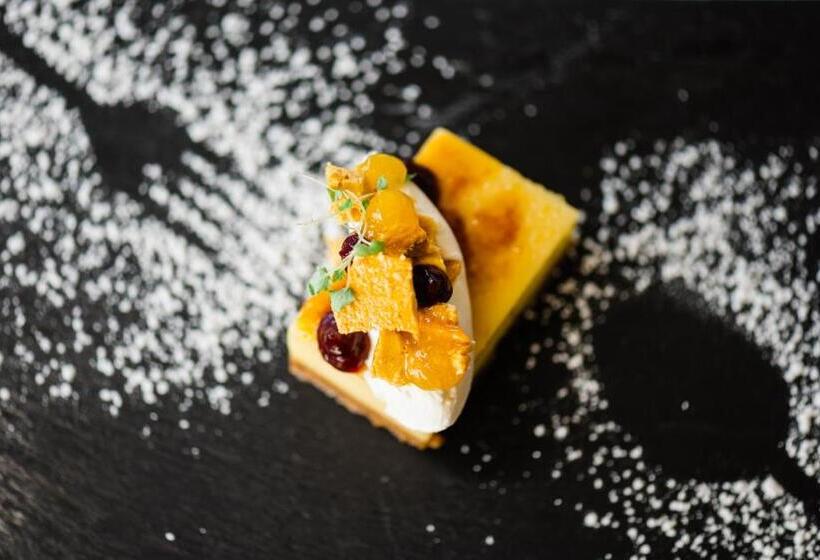 Отель Raven Hall