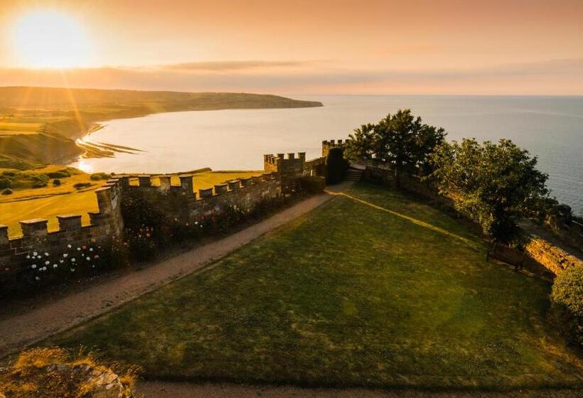 Отель Raven Hall