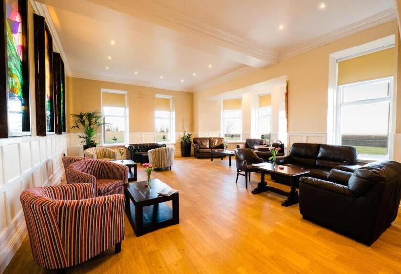 Отель Raven Hall