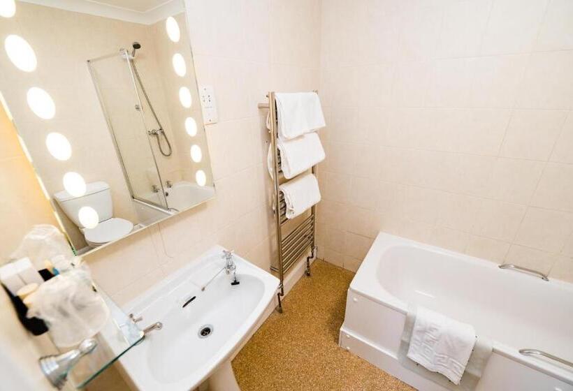 Отель Raven Hall