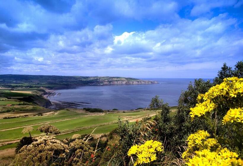 Отель Raven Hall