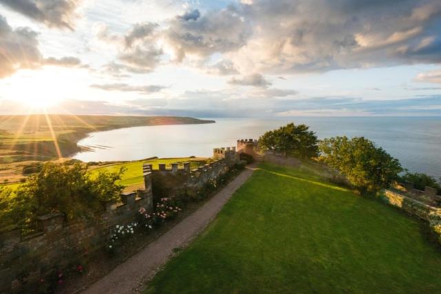 Отель Raven Hall