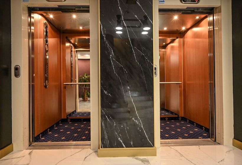 ホテル Roma Domus