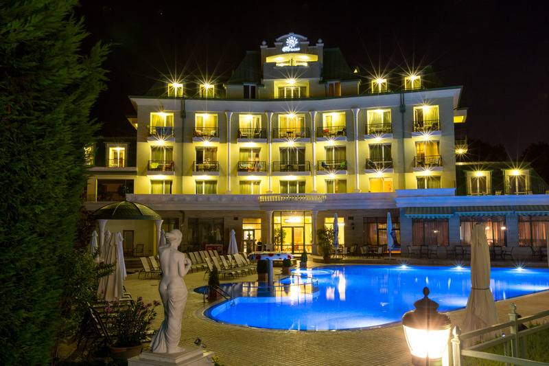 Romance Hotel And Family Suites