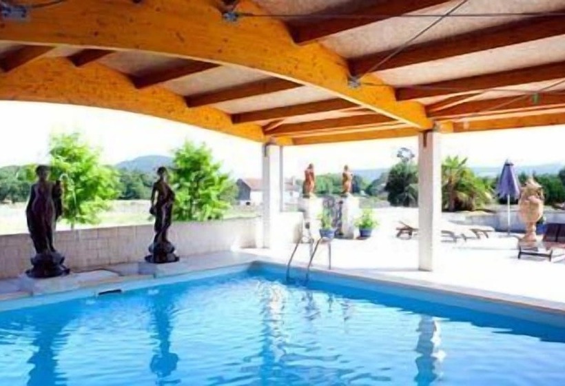 فندق Nuevo San Román De Escalante