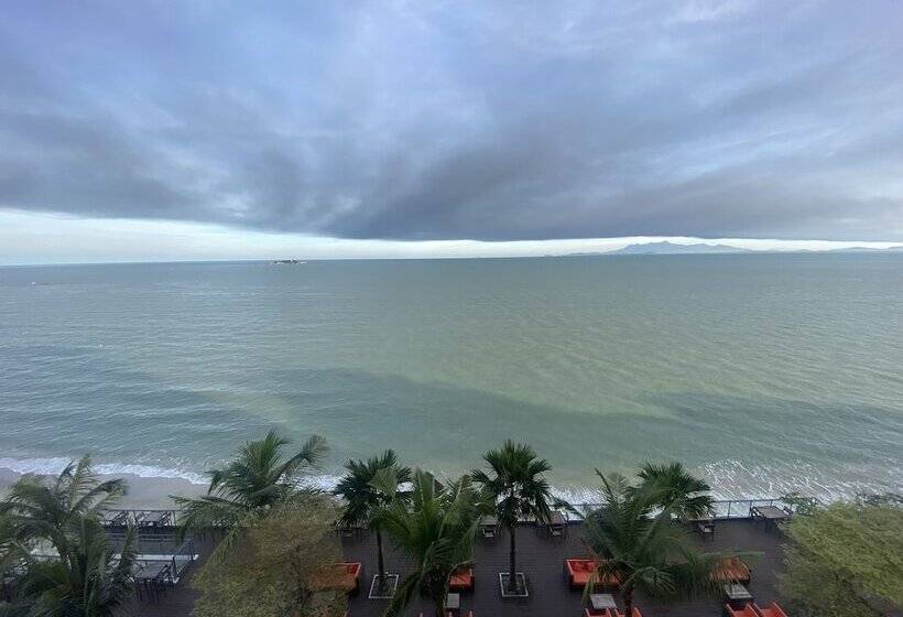 فندق Hompton By The Beach Penang