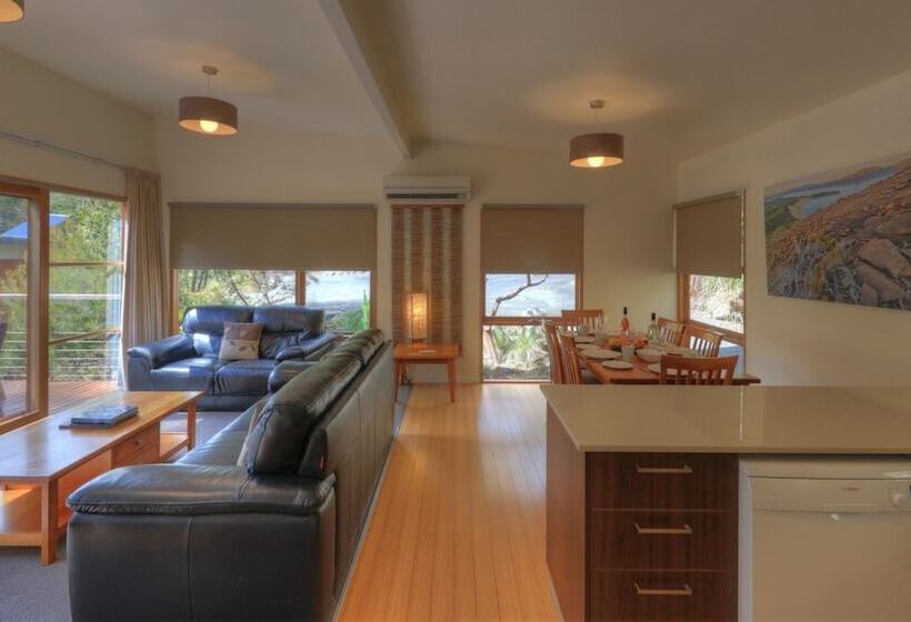 فندق Stewarts Bay Lodge