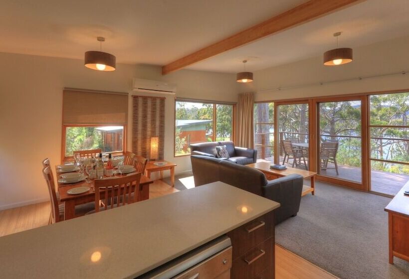 فندق Stewarts Bay Lodge