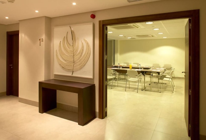 هتل Suites Viena Plaza De Espana