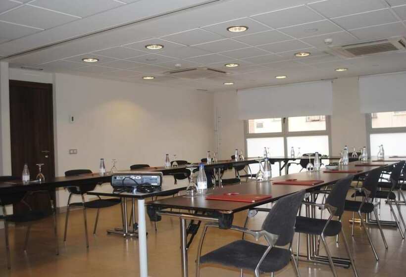 هتل Suites Viena Plaza De Espana