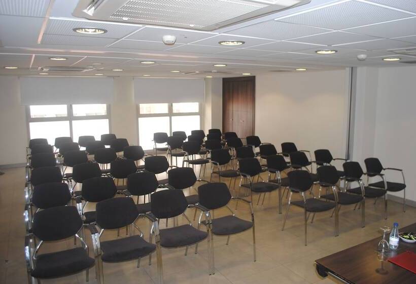 هتل Suites Viena Plaza De Espana