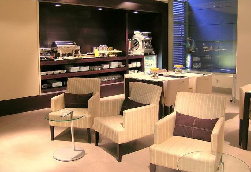 هتل Suites Viena Plaza De Espana