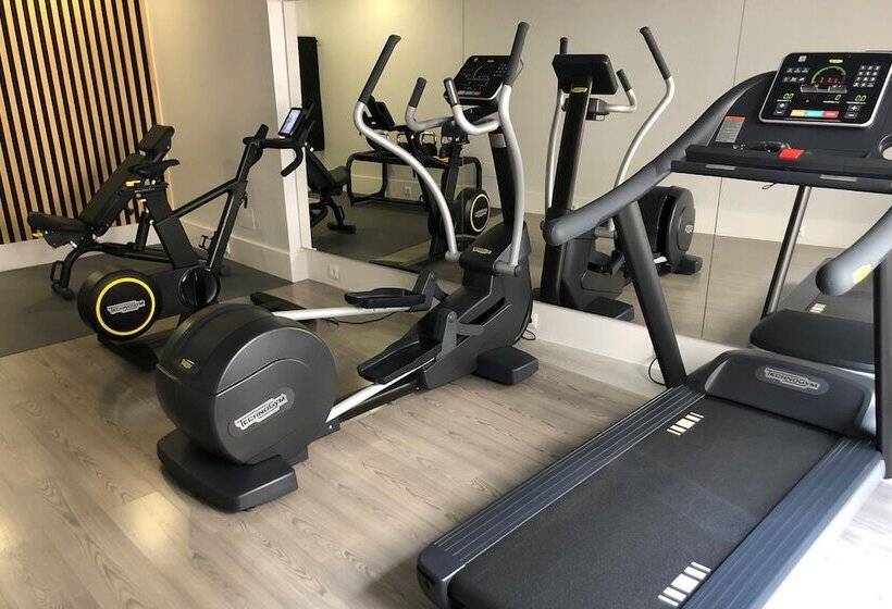 هتل Suites Viena Plaza De Espana